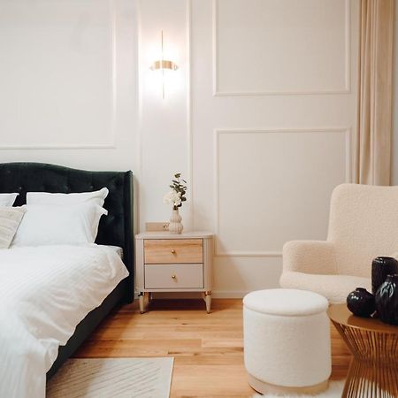 קלוז'-נאפוקה Fabulous And Fancy City Center Designer Apartment מראה חיצוני תמונה
