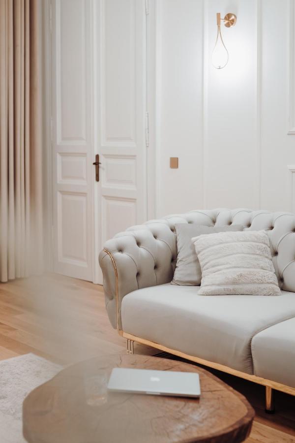 קלוז'-נאפוקה Fabulous And Fancy City Center Designer Apartment מראה חיצוני תמונה