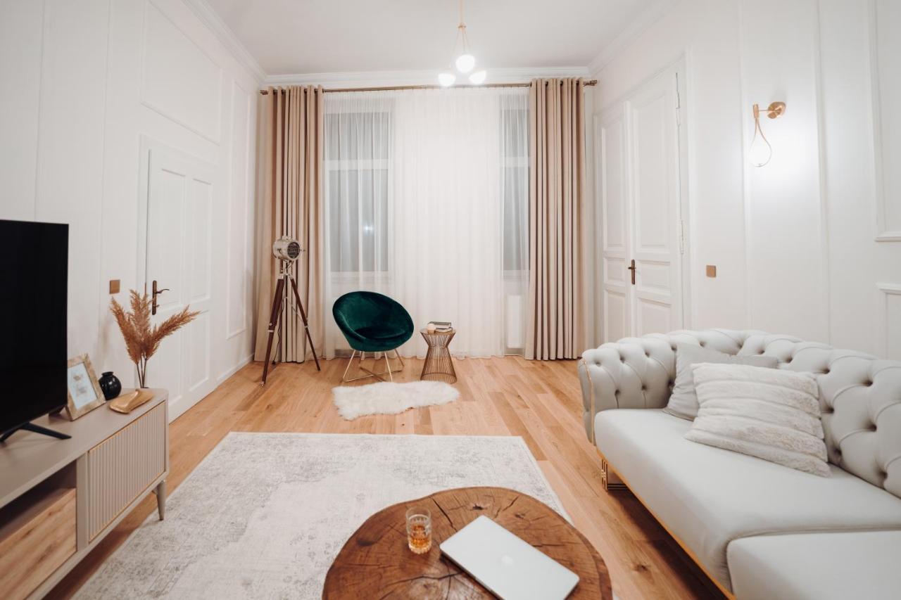 קלוז'-נאפוקה Fabulous And Fancy City Center Designer Apartment מראה חיצוני תמונה
