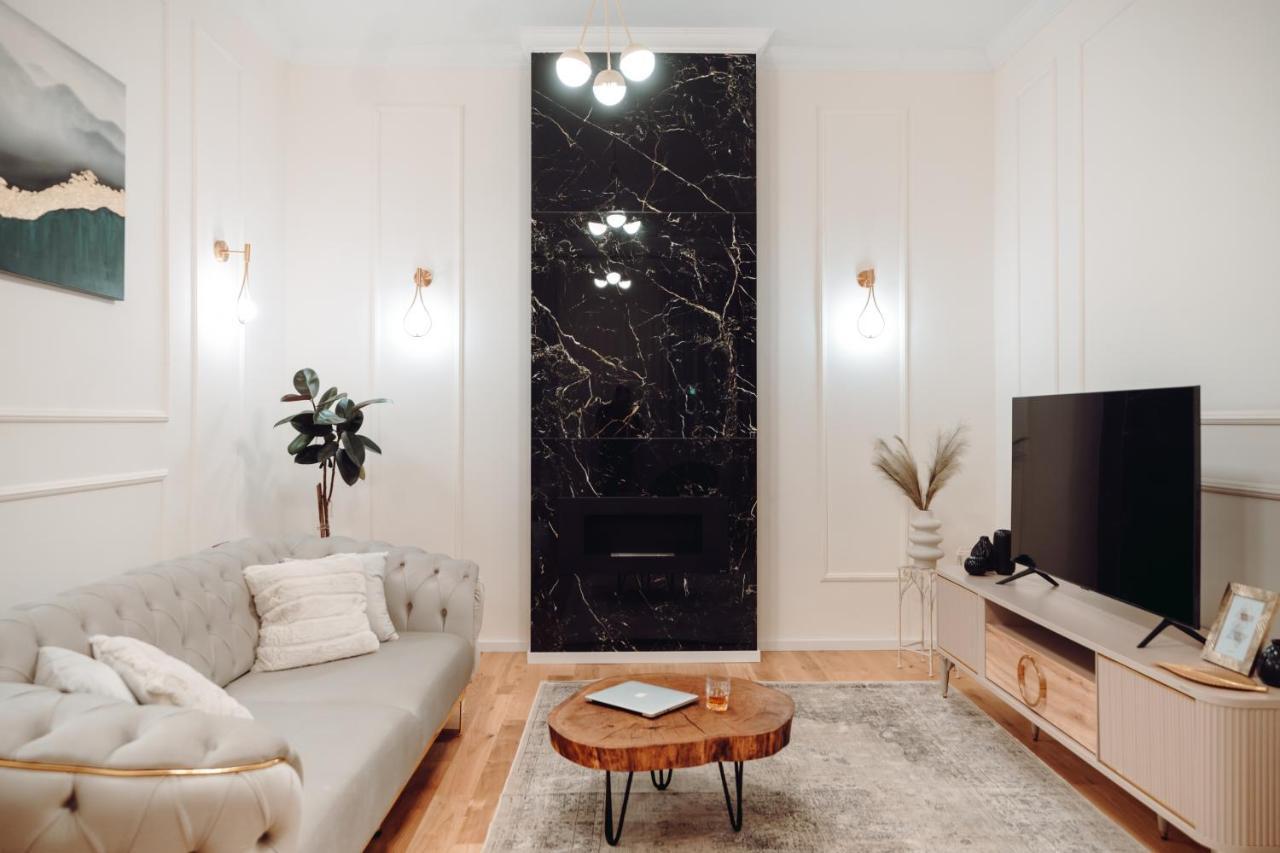 קלוז'-נאפוקה Fabulous And Fancy City Center Designer Apartment מראה חיצוני תמונה