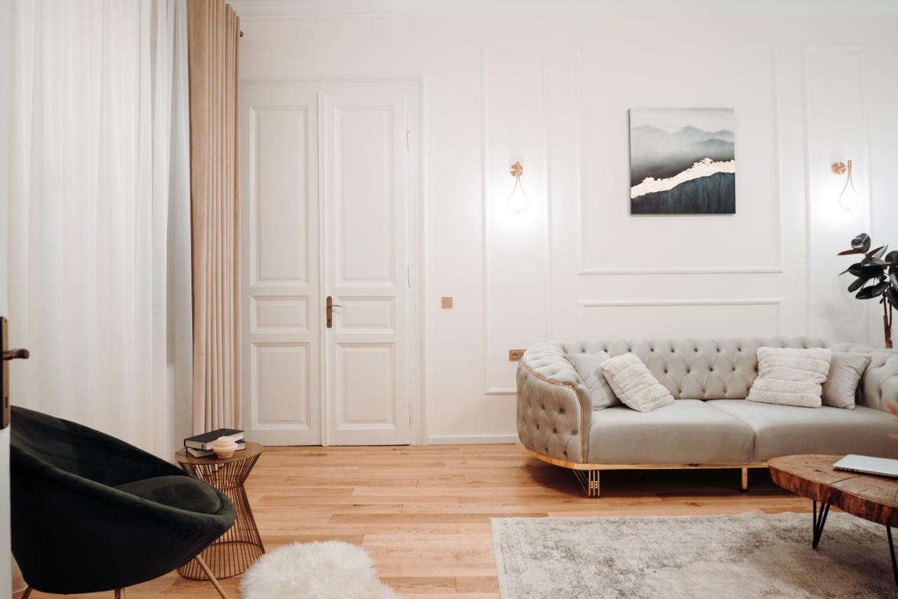 קלוז'-נאפוקה Fabulous And Fancy City Center Designer Apartment מראה חיצוני תמונה