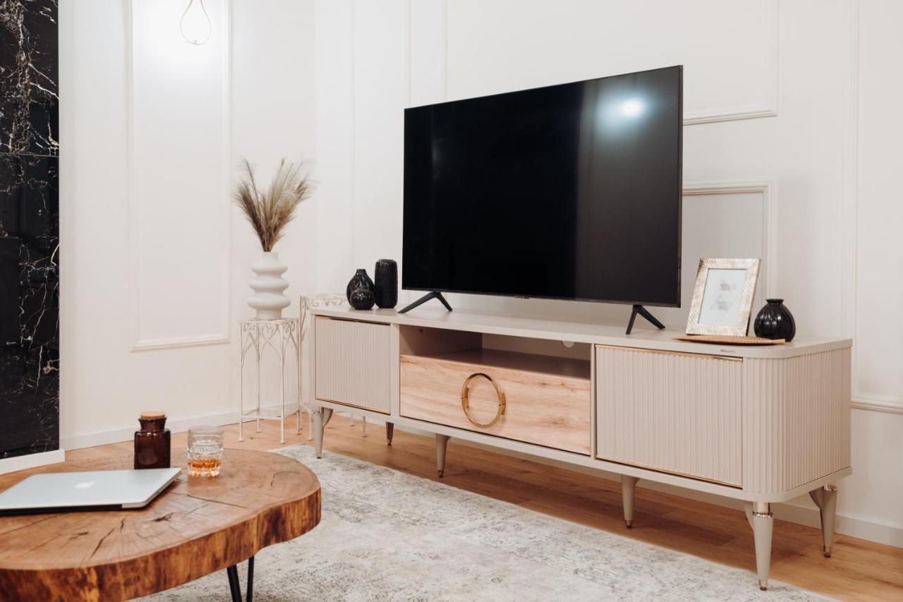 קלוז'-נאפוקה Fabulous And Fancy City Center Designer Apartment מראה חיצוני תמונה