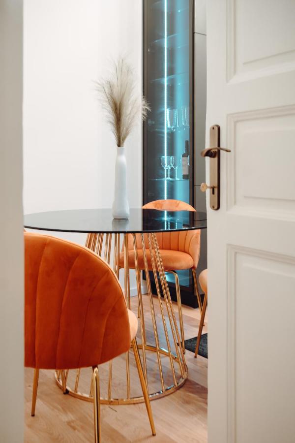 קלוז'-נאפוקה Fabulous And Fancy City Center Designer Apartment מראה חיצוני תמונה