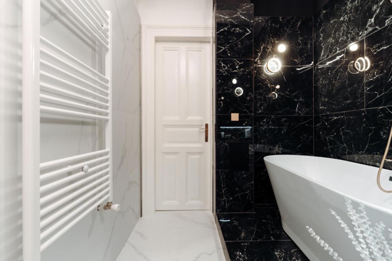 קלוז'-נאפוקה Fabulous And Fancy City Center Designer Apartment מראה חיצוני תמונה