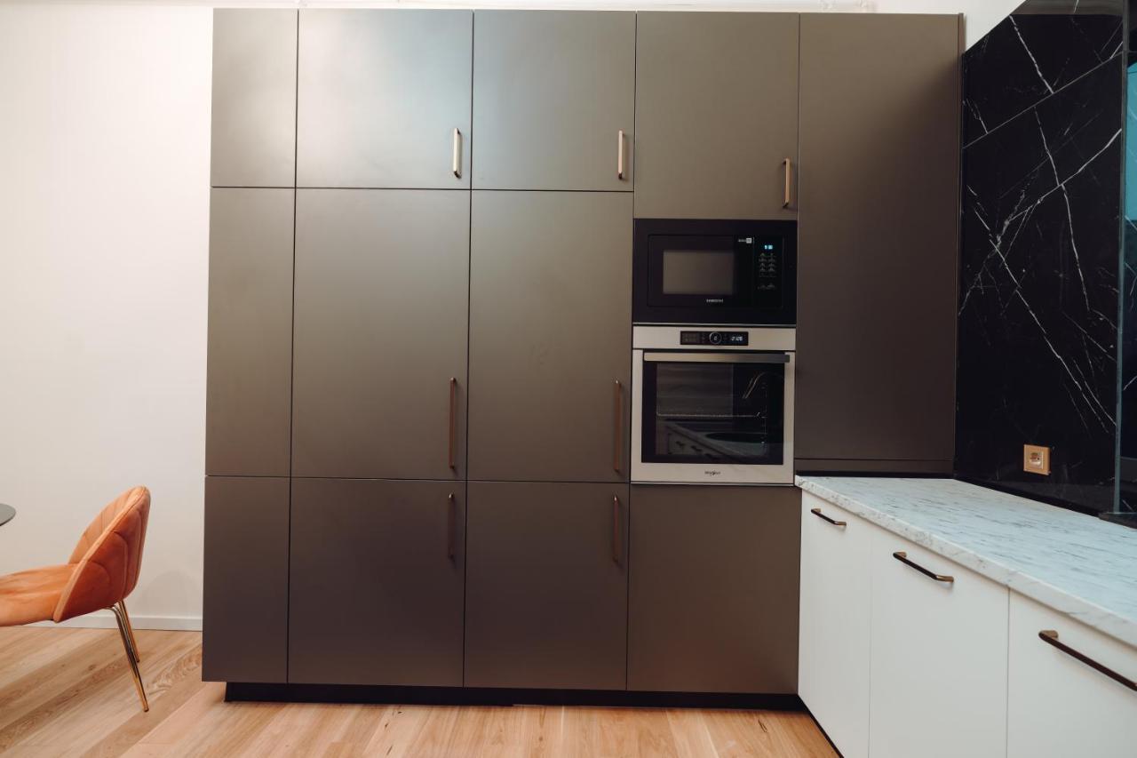 קלוז'-נאפוקה Fabulous And Fancy City Center Designer Apartment מראה חיצוני תמונה