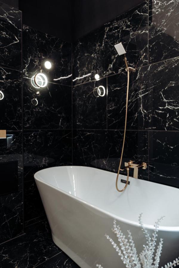 קלוז'-נאפוקה Fabulous And Fancy City Center Designer Apartment מראה חיצוני תמונה