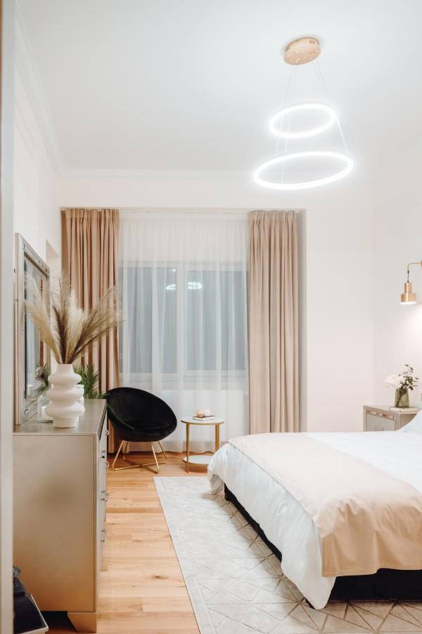 קלוז'-נאפוקה Fabulous And Fancy City Center Designer Apartment מראה חיצוני תמונה