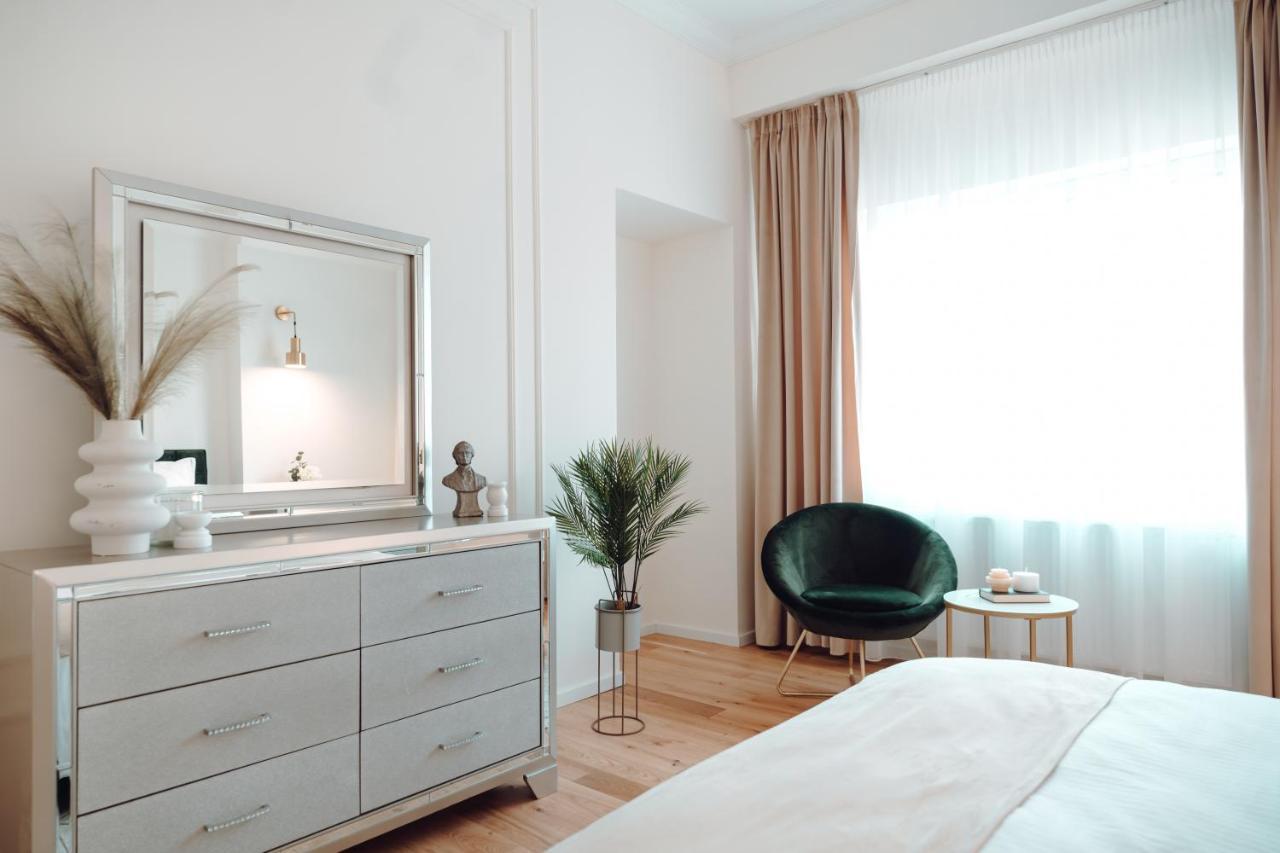 קלוז'-נאפוקה Fabulous And Fancy City Center Designer Apartment מראה חיצוני תמונה