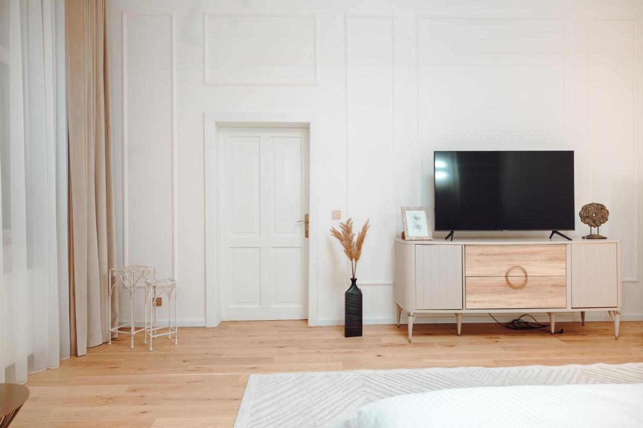 קלוז'-נאפוקה Fabulous And Fancy City Center Designer Apartment מראה חיצוני תמונה